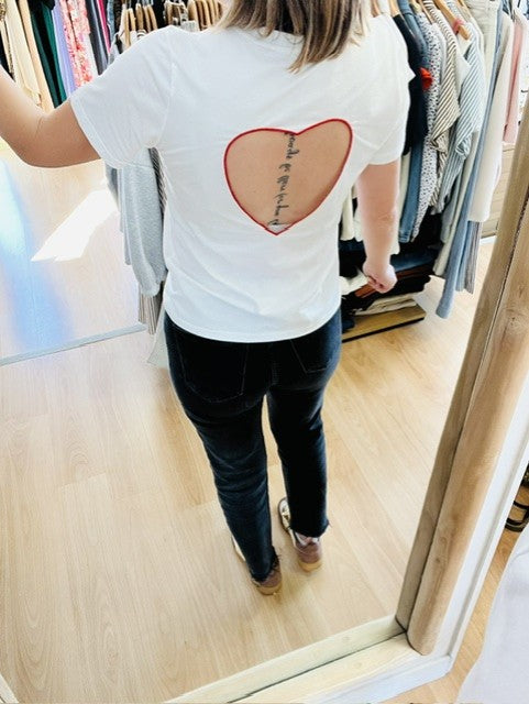 T-shirt cœur ajouré blanc Milan - t-shirt cœur - t-shirt dos ouvert femme - t-shirt blanc femme tendance - t-shirt cœur rouge dos femme 