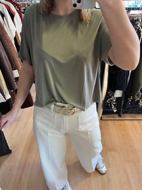 T-shirt oversize en modal kaki Parma - T-shirt modal kaki Grace & Mila - T-shirt oversize femme- haut en modal carbone - t-shirt casual chic-mode durable femme-coupe oversize confortable- T-shirt tendance printemps/été