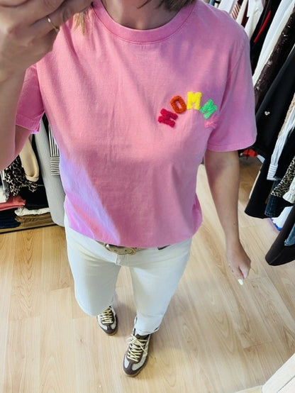 t- shirt mommy - t-shirt rose femme - t-shirt oversize femme -  t-shirt inscription relief -  t-shirt streetwear femme -  t-shirt tendance femme-  haut rose oversize- t-shirt casual chic femme - mode femme tendance -  t-shirt ample femme -  look streetwear femme