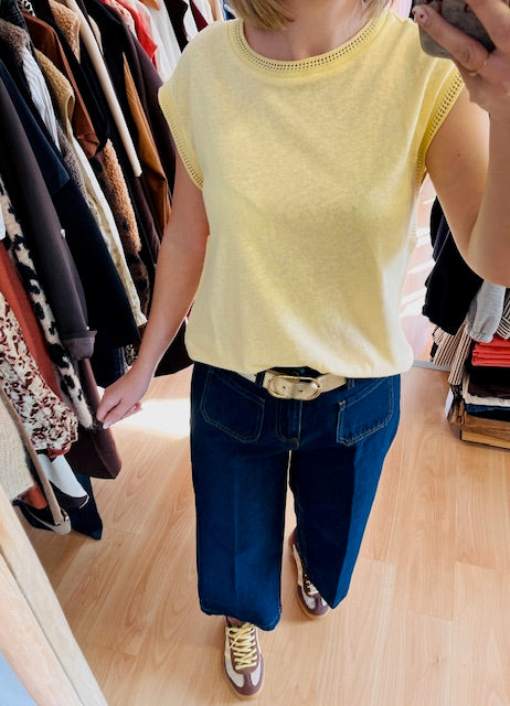 t-shirt sans manches femme - top jaune femme - t-shirt été femme - top fluide femme - t-shirt sans manches jaune femme - top été fluide jaune - t-shirt chic femme été - top Grace & Mila Wallace