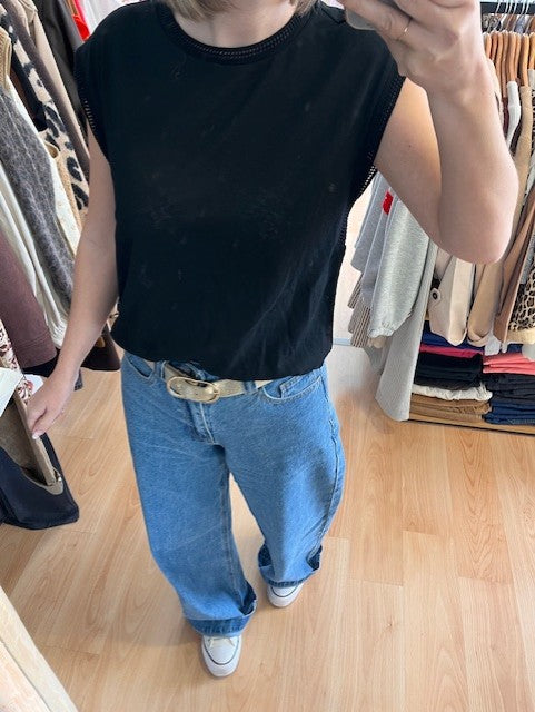 t-shirt sans manches femme - top noir femme - t-shirt été femme - top fluide femme - t-shirt sans manches noir femme - top été fluide noir - t-shirt chic femme été - top Grace & Mila Wallace