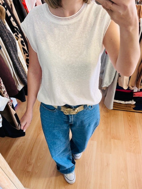 t-shirt sans manches femme - top blanc femme - t-shirt été femme - top fluide femme - t-shirt sans manches écru femme - top été fluide écru - t-shirt chic femme été - top Grace & Mila Wallace