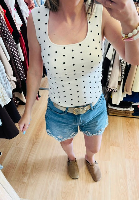 Top blanc à pois noir Romuald- haut femme pois noir - top élégant blanc noir - haut tendance femme - top sans manches à pois 