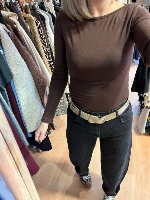 Top col bateau femme - haut col bateau femme Grace & Mila - t-shirt manches longues femme - haut ajusté femme - top col bateau chocolat - top chocolat femme - top Grace  & Mila