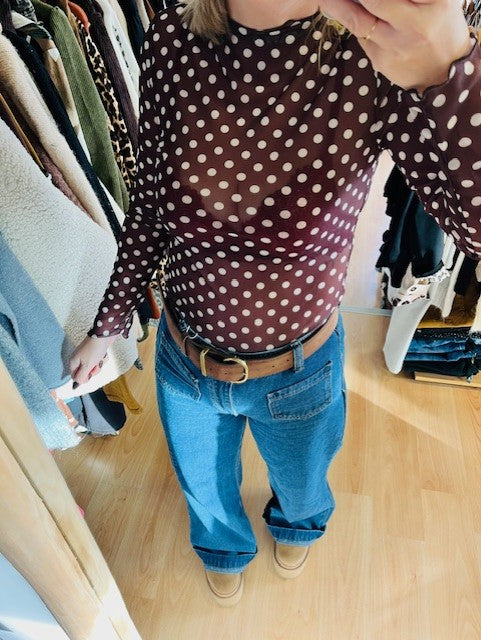 top pois transparent - top chocolat femme - top mesh pois - top transparent femme chic - top col montant pois - top marron pois blanc - top tendance femme - haut transparent élégant