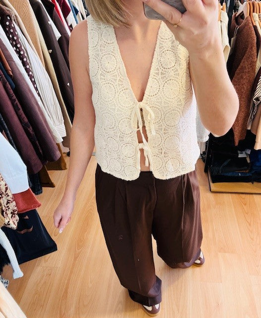 Top en crochet écru Vony Grace & Mila - top crochet femme - top écru bohème - gilet crochet à nouer - top maille ajourée femme  top été bohème chic - top sans manches écru - vêtement bohème femme