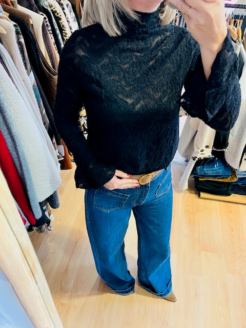 Top en dentelle noir Marica - top tendance automne/hiver - sous pull tendance - top transparent 