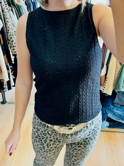 Top dentelle noir femme - top Grace & Mila - Top chic femme - haut dentelle - haut dentelle élégant - top soirée noir - top sans manches noir