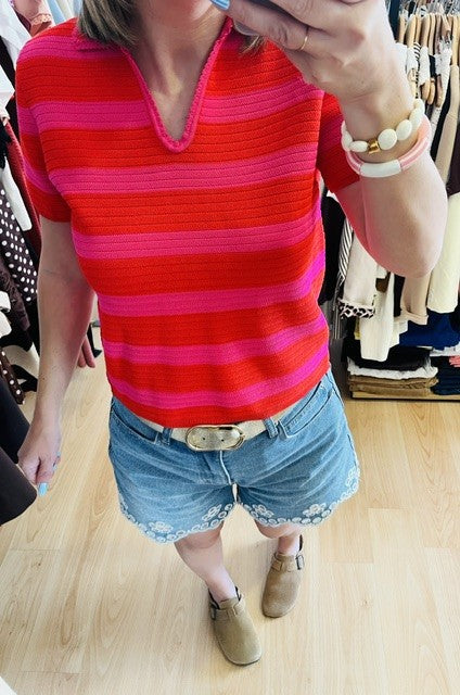 top maille femme -  chemise Vélicia - top rayures rouge fuchsia -  top manches courtes femme -  maille femme tendance - vêtement femme chic - top casual chic femme-  mode femme printemps été