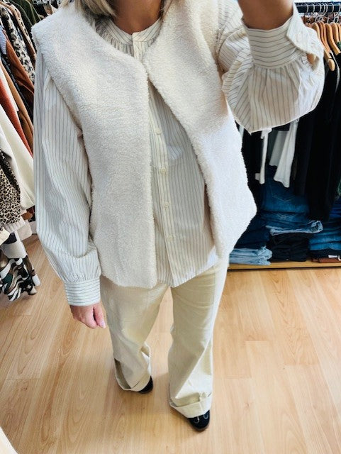 veste sans manches Avery - veste Avery Grace & Mila - veste sans manches écru femme - veste fausse shearling écru - veste shearling femme - veste Grace & Mila écru