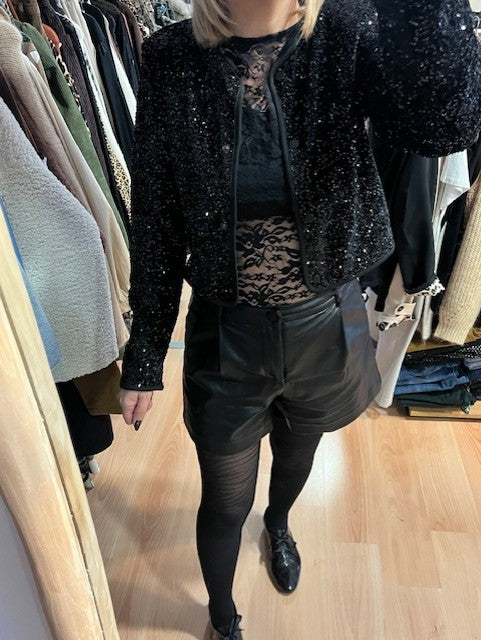 Veste sequins - veste à sequins femme - veste glitter - veste noire soirée femme - veste de fête femme- veste brillante femme - veste chic soirée - veste pailletée noire - veste tendance femme - tenue de soirée paillettes