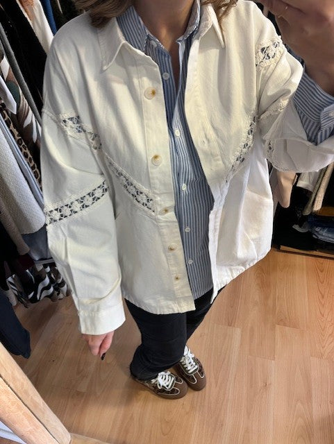 Veste blanche en crochet Jayne