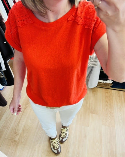 T-shirt corail détail dentelle aux épaules Amalia