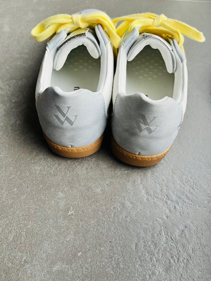 Baskets Aura initials bleu