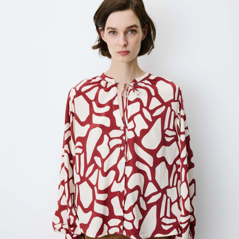 Blouse col V à imprimé géométrique terracotta Ambrine