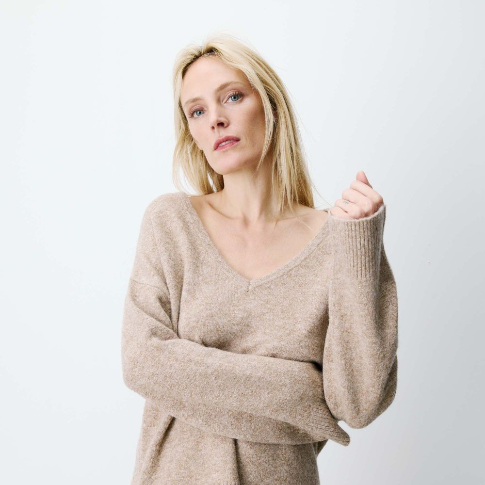Pull ample col V en maille lurex sable Salvador