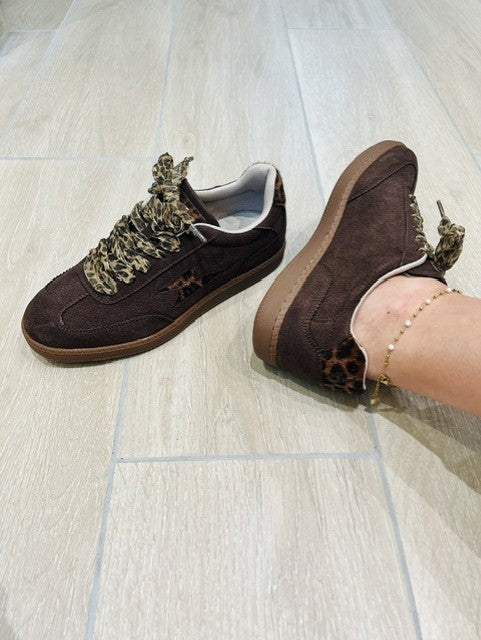 Baskets AURA Emblem marron