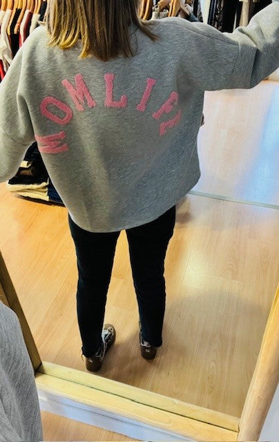 sweat oversize gris - sweat femme tendance - sweat cocooning - sweat confortable femme - sweat casual chic - sweat imprimé femme - sweat momlife - sweat ample femme - sweat streetwear femme