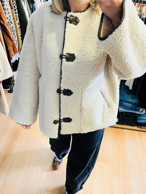 Manteau écru oversize en faux shearling Simon