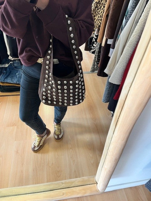 Sac clouté en daim chocolat Joy