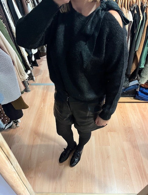 Pull noir nœud à nouée Gabi